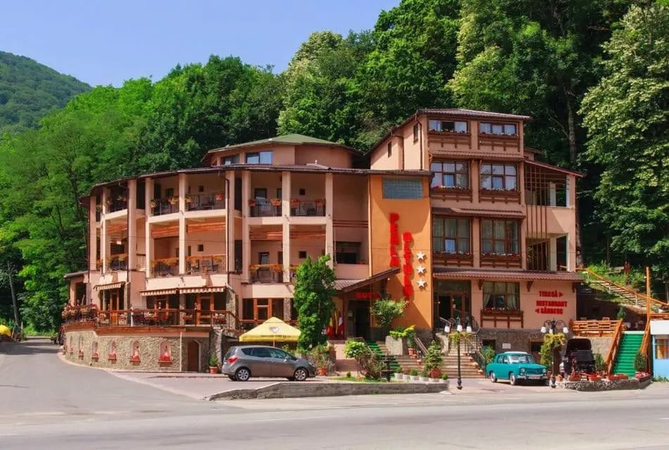 Image 1 of Hotel Perla Oltului
