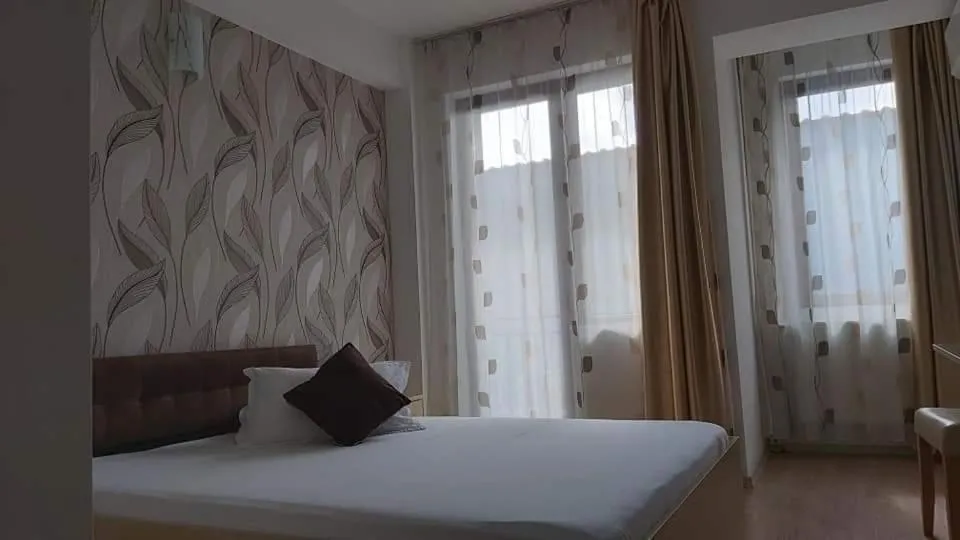 Image 3 of Hotel Story