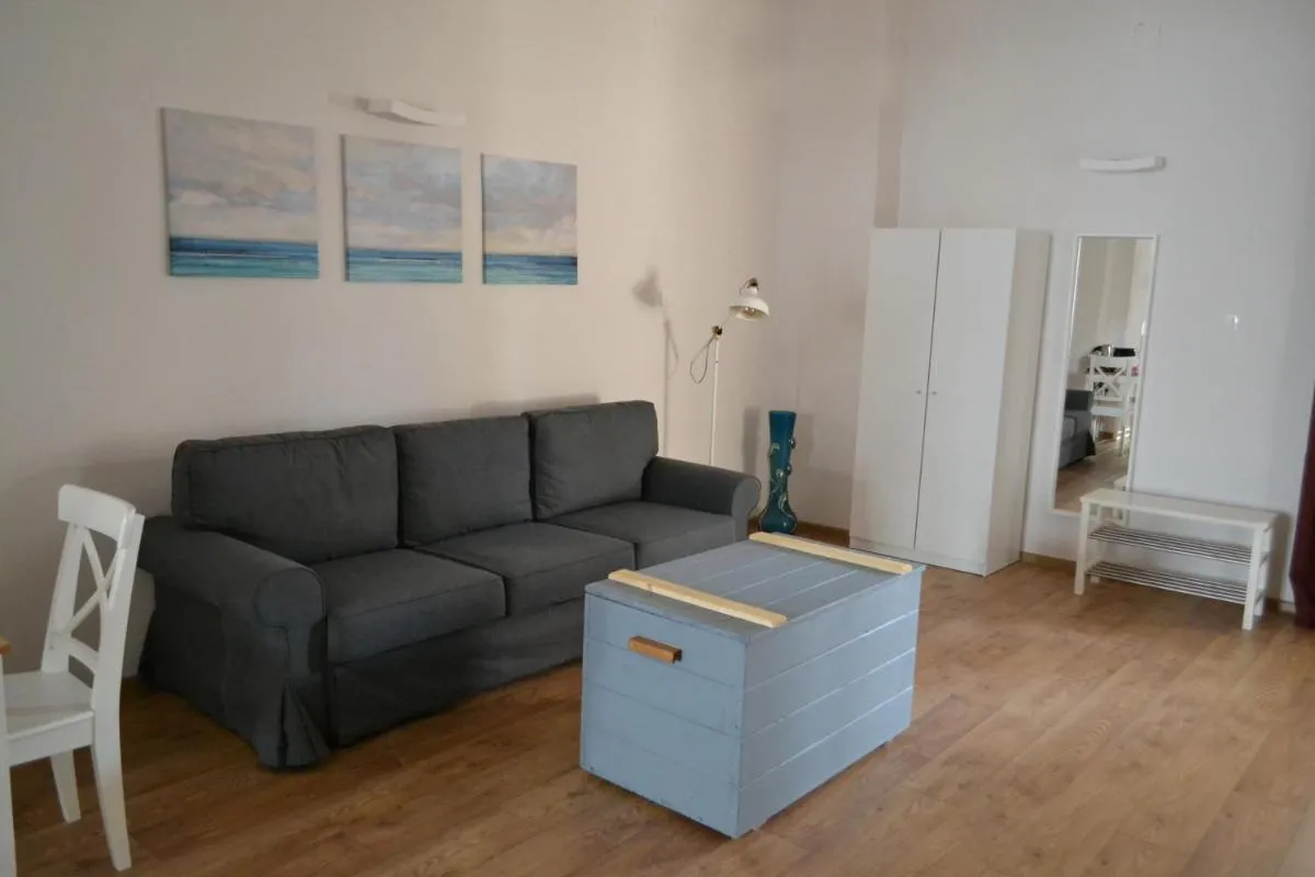 Image 2 of Jules Home