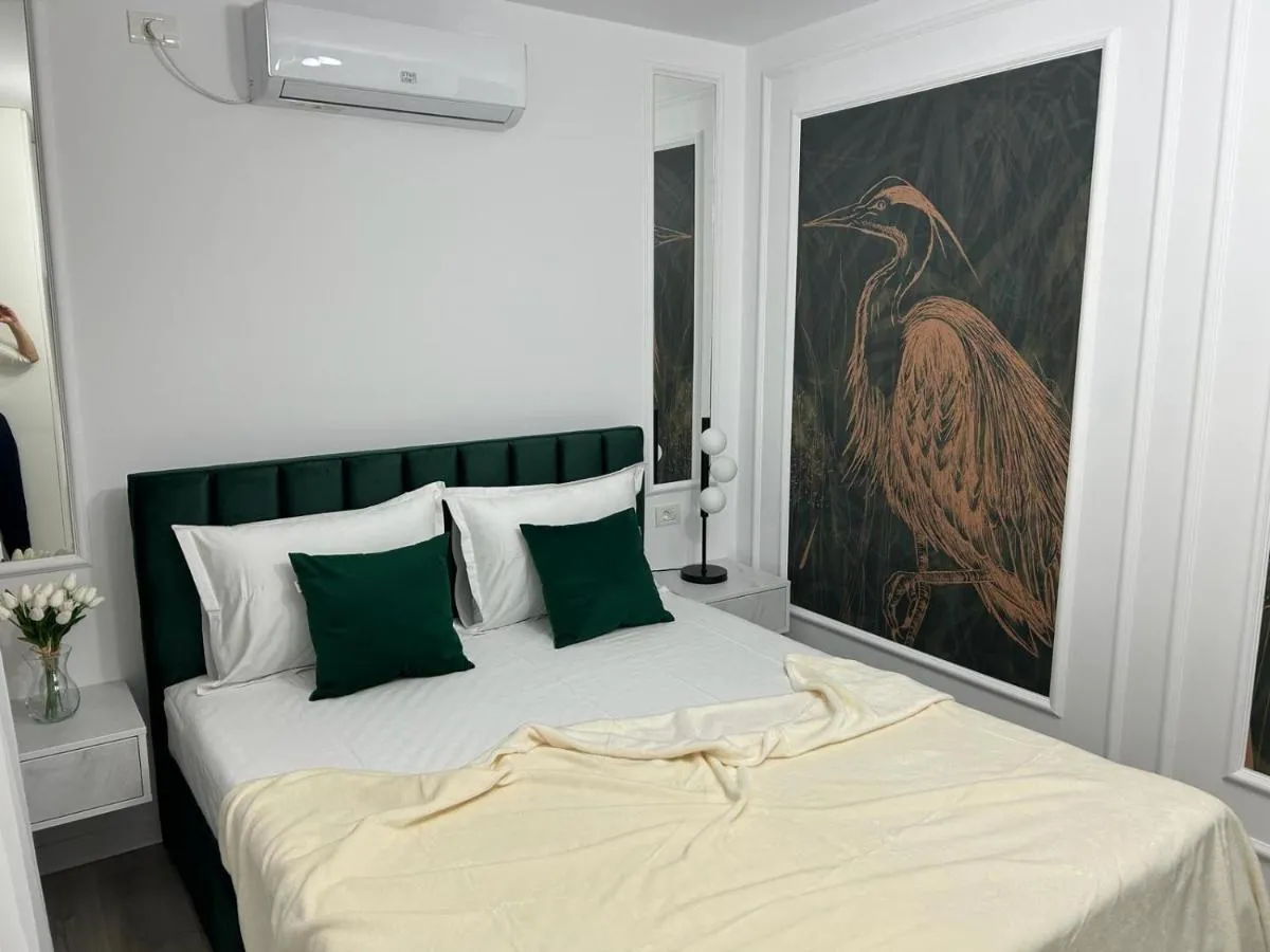 Image 5 of LUXURY EST ONE