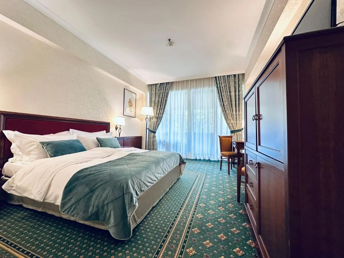 Image 4 of Lux Garden Hotel