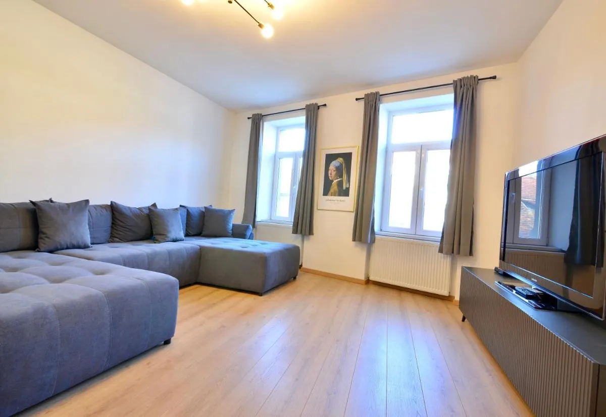 Image 3 of Luxurious & Spacious Residence in the Heart of Brașov