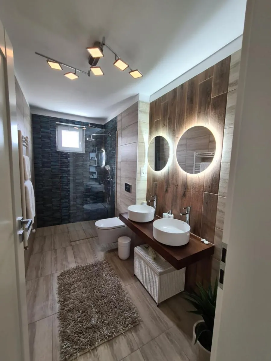 Image 2 of Luxury 2 bedroom holiday apartment