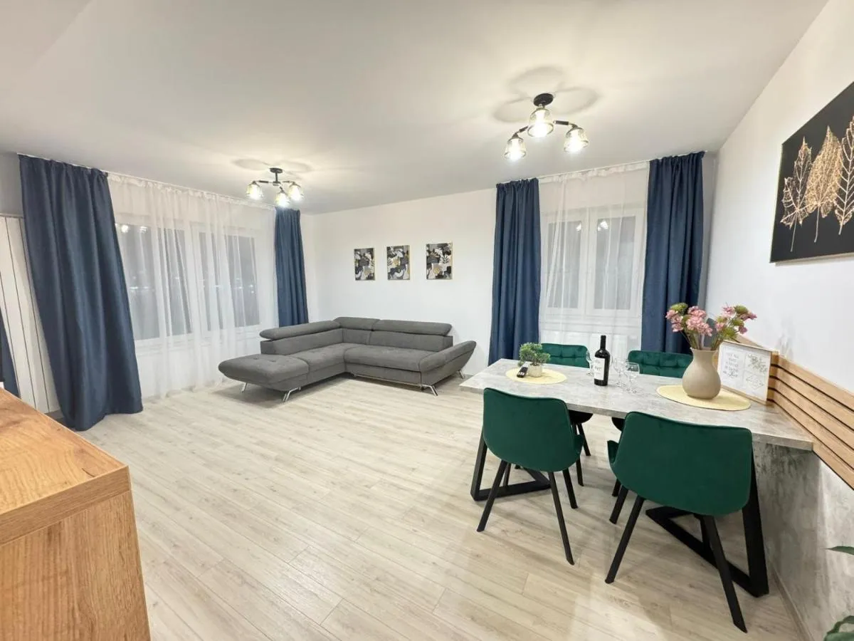 Image 7 of Luxury Glam Apartments Coresi Mall Area