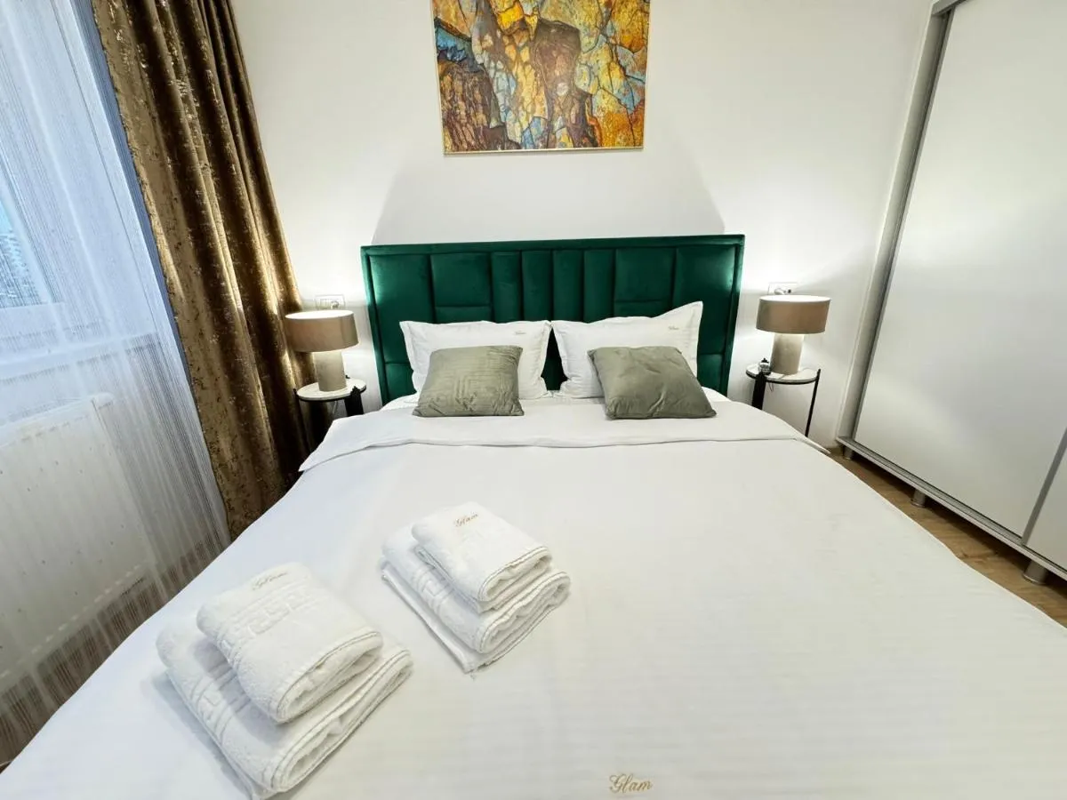 Image 4 of Luxury Glam Apartments Coresi Mall Area