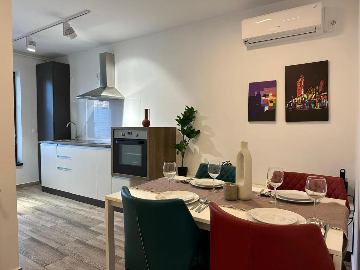 Image 7 of Luxury Glam Apartments & Studios near Coresi Mall