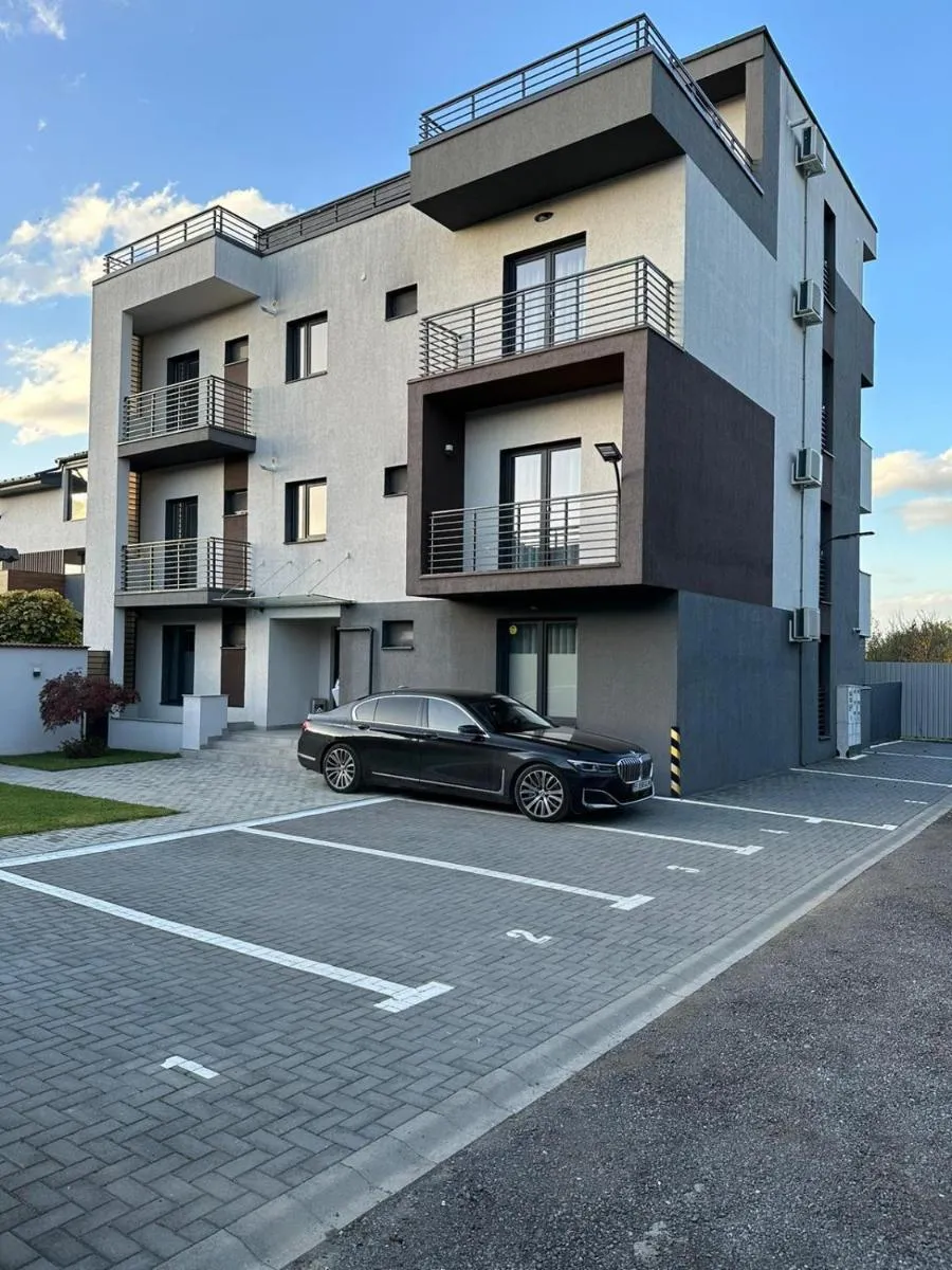 Image 5 of Luxury Glam Apartments & Studios near Coresi Mall