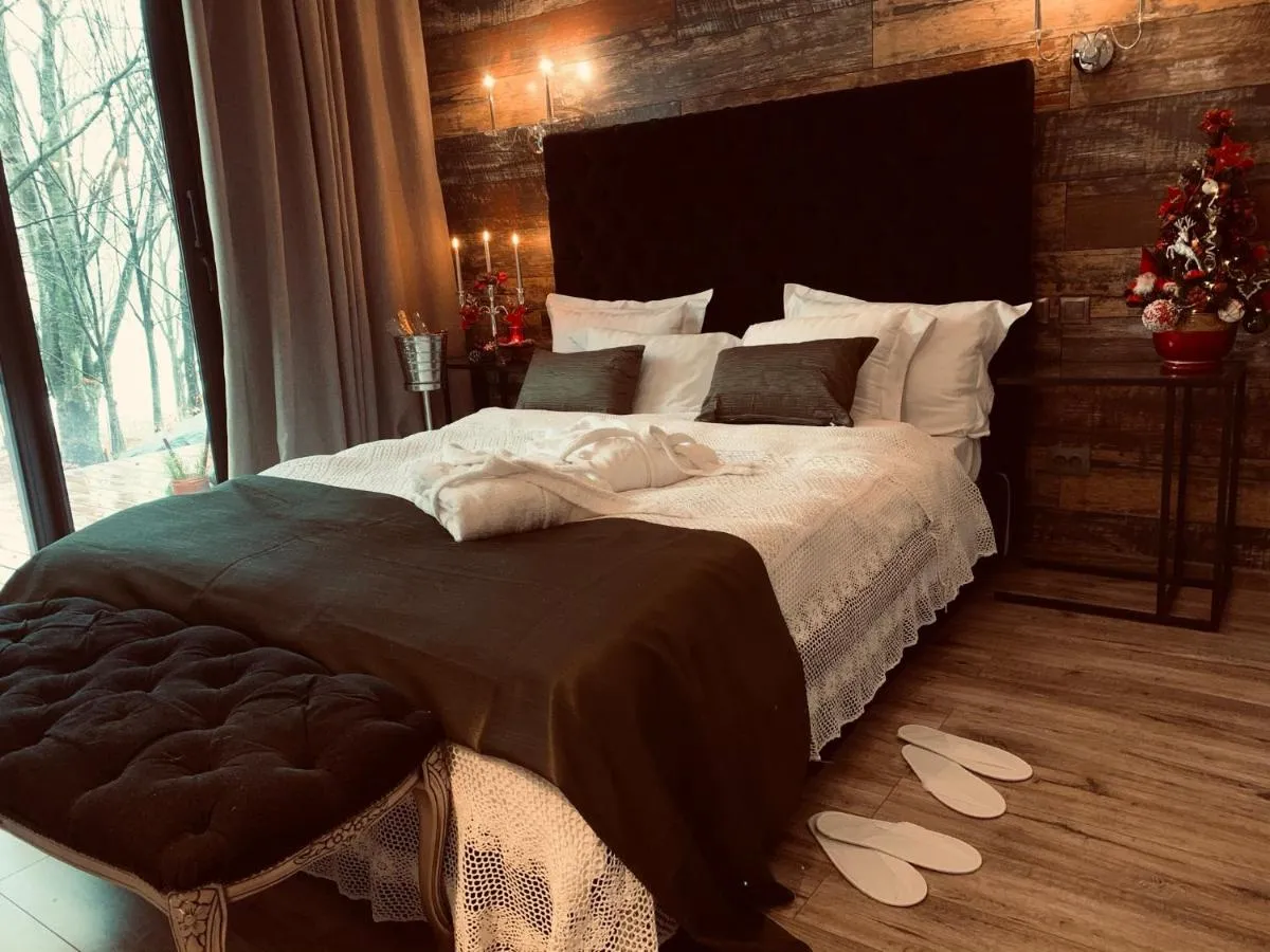 Image 5 of Luxury Lake House & Glamping