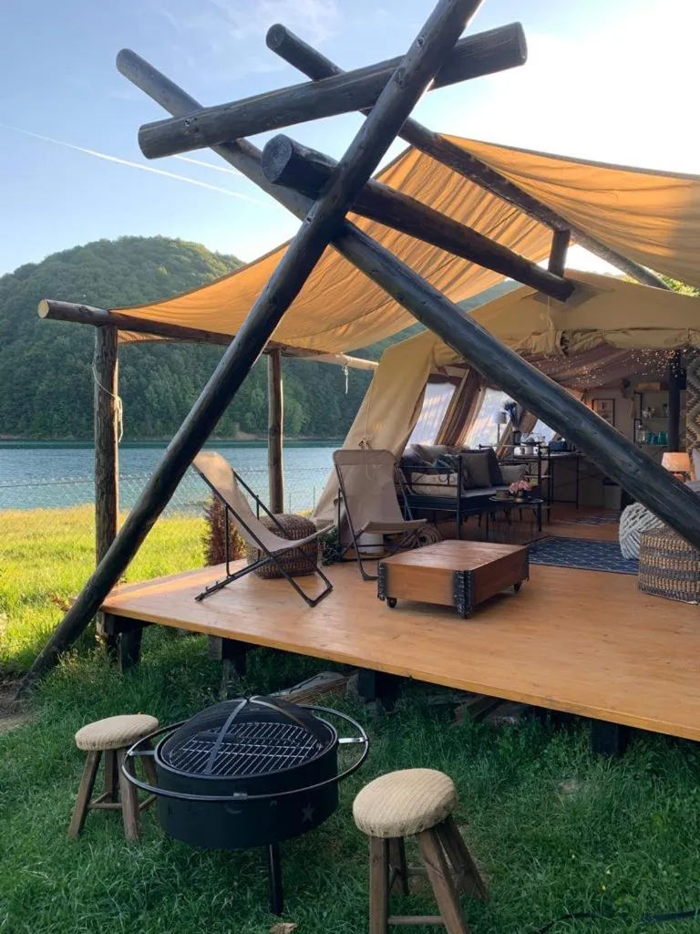 Image 4 of Luxury Lake House & Glamping