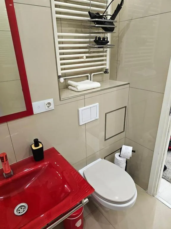 Image 1 of Luxury Paul apartment green, private & accessible