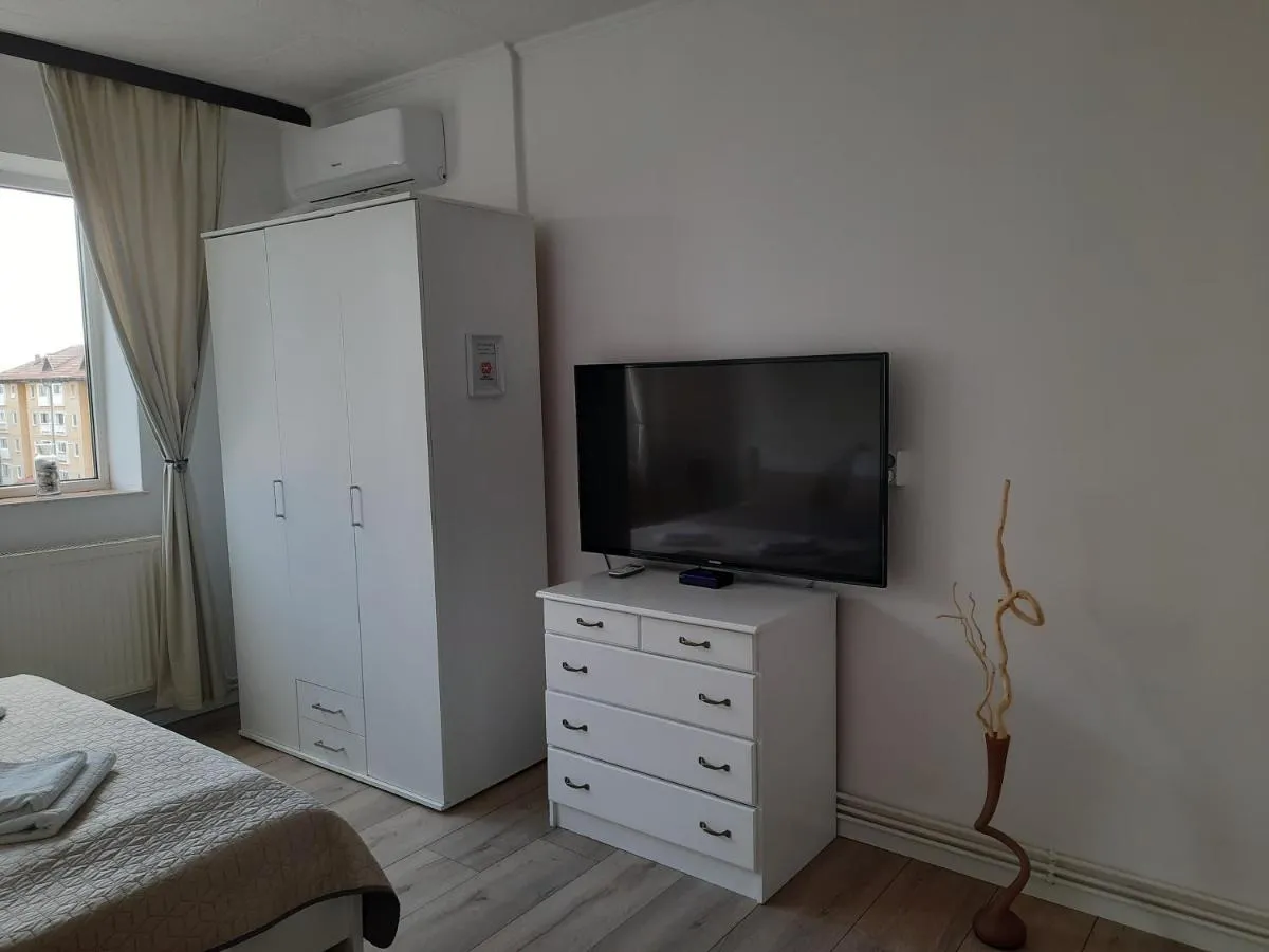Image 3 of Lyra Apartment