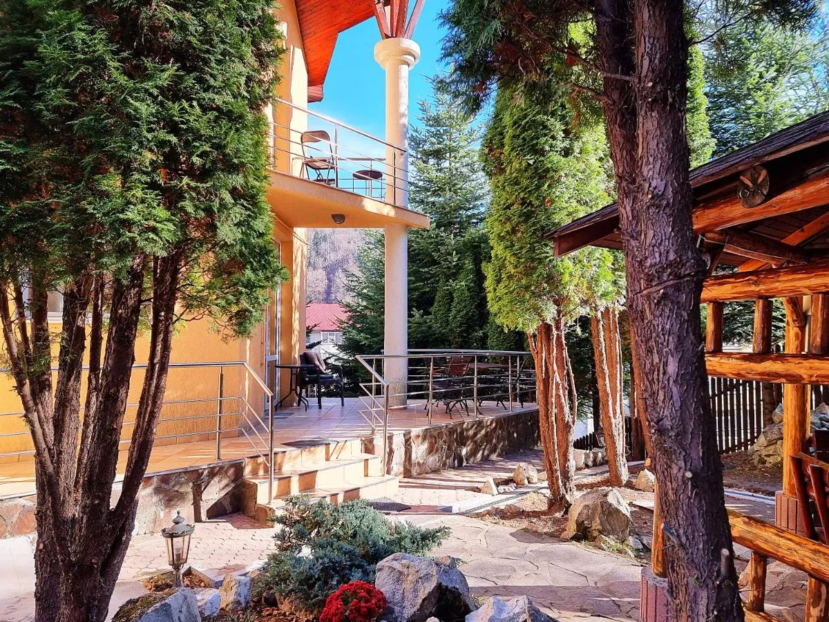 Image 3 of Marble Villa: Luxury estate – central but intimate