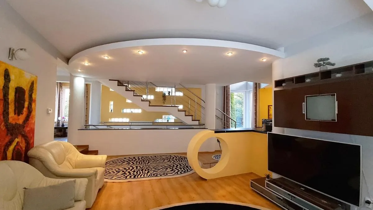 Image 6 of Marble Villa: Luxury estate – central but intimate