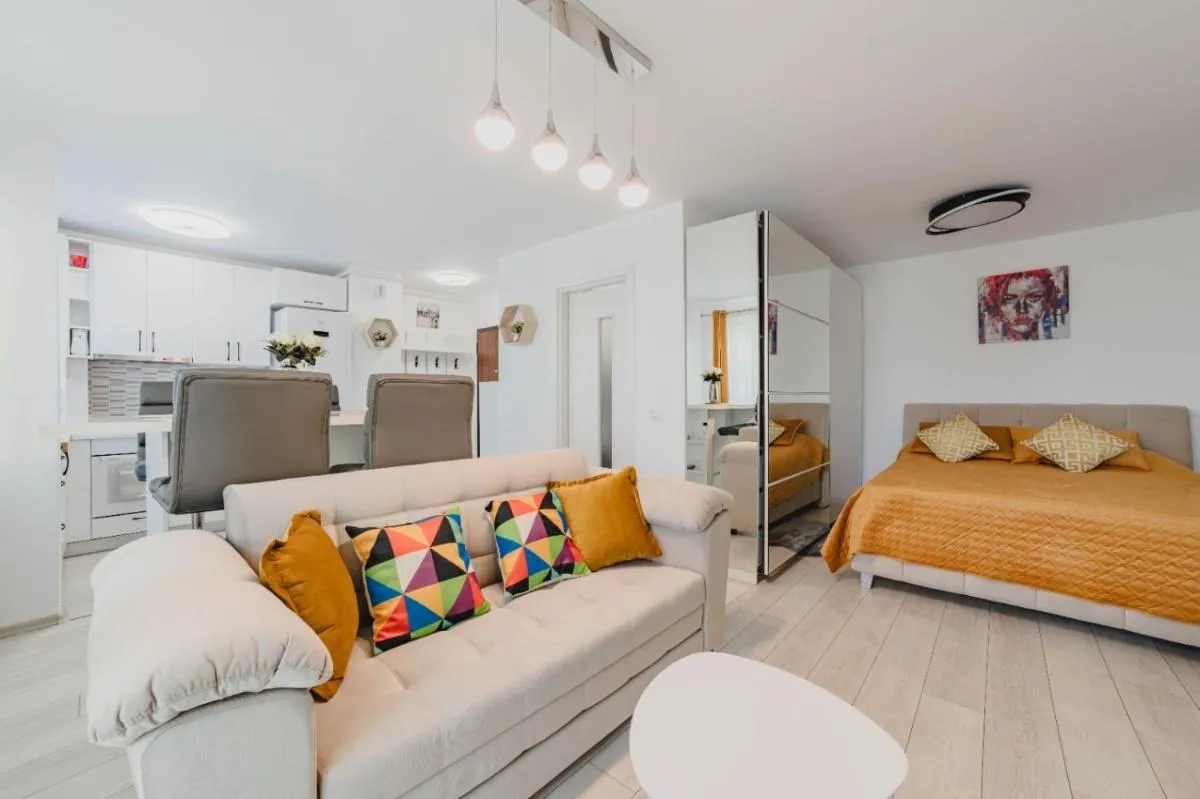 Image 5 of Masterpiece Studio- Free Parking, Wi-Fi, Netflix