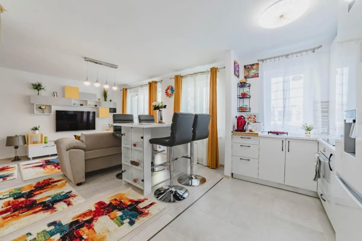 Image 4 of Masterpiece Studio- Free Parking, Wi-Fi, Netflix