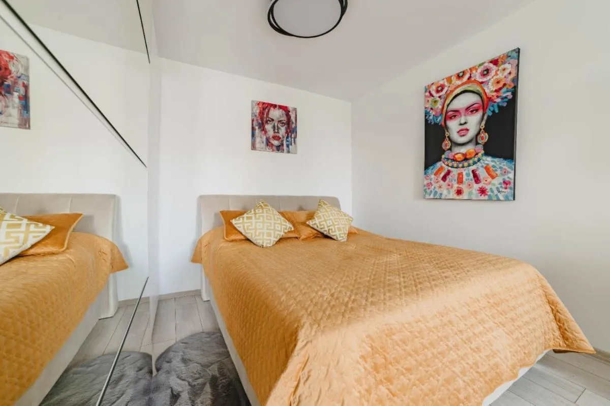 Image 3 of Masterpiece Studio- Free Parking, Wi-Fi, Netflix