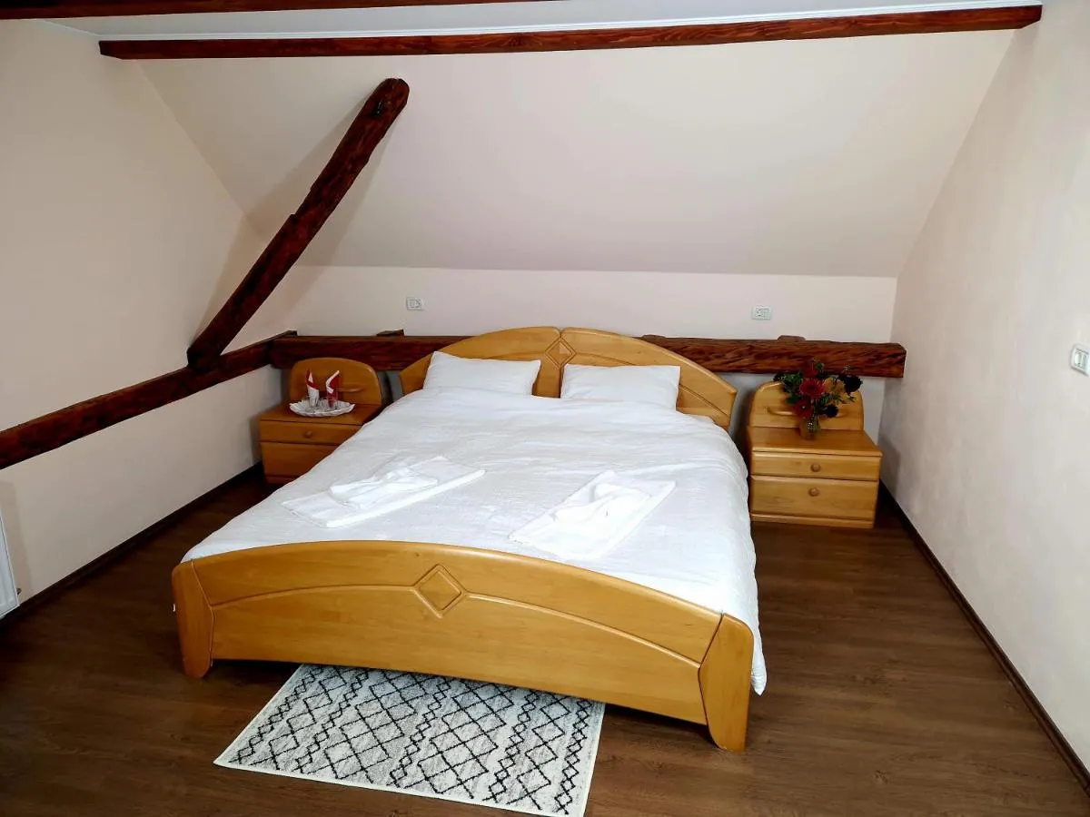 Image 4 of Mehadica House