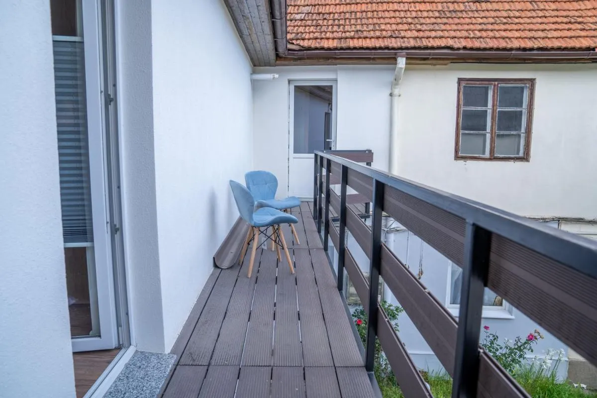 Image 3 of Middle Penthouse
