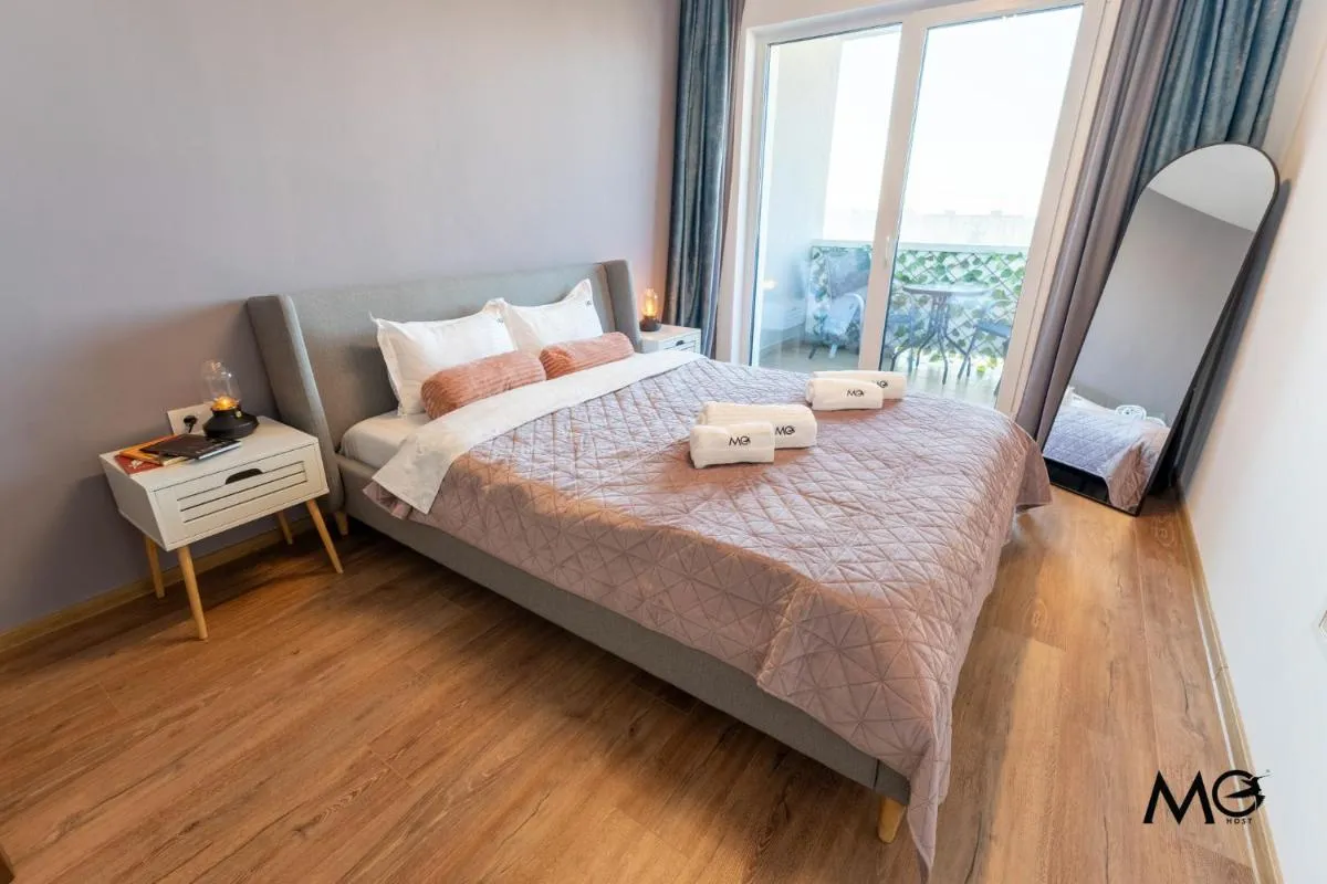Image 4 of MoHost Roa – Elegant Retreat with Mountain View