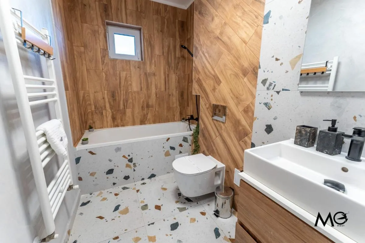 Image 5 of MoHost Roa – Elegant Retreat with Mountain View