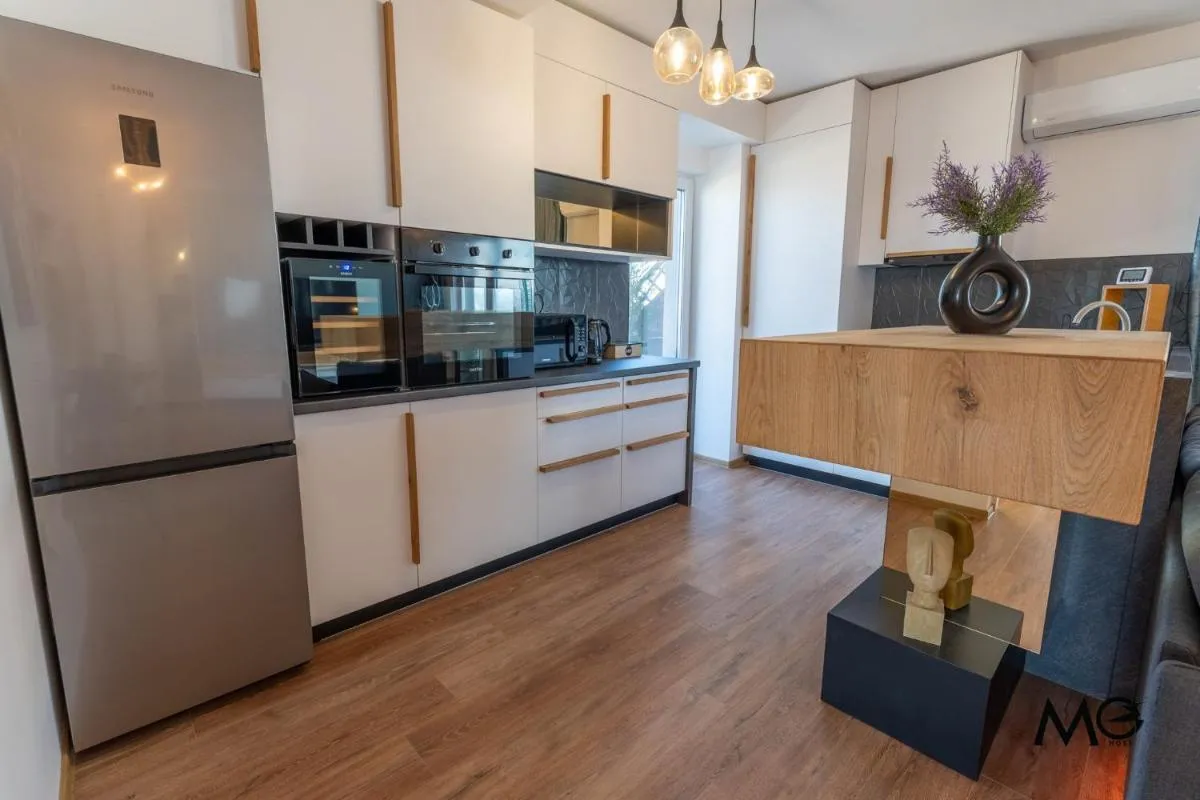 Image 2 of MoHost Roa – Elegant Retreat with Mountain View