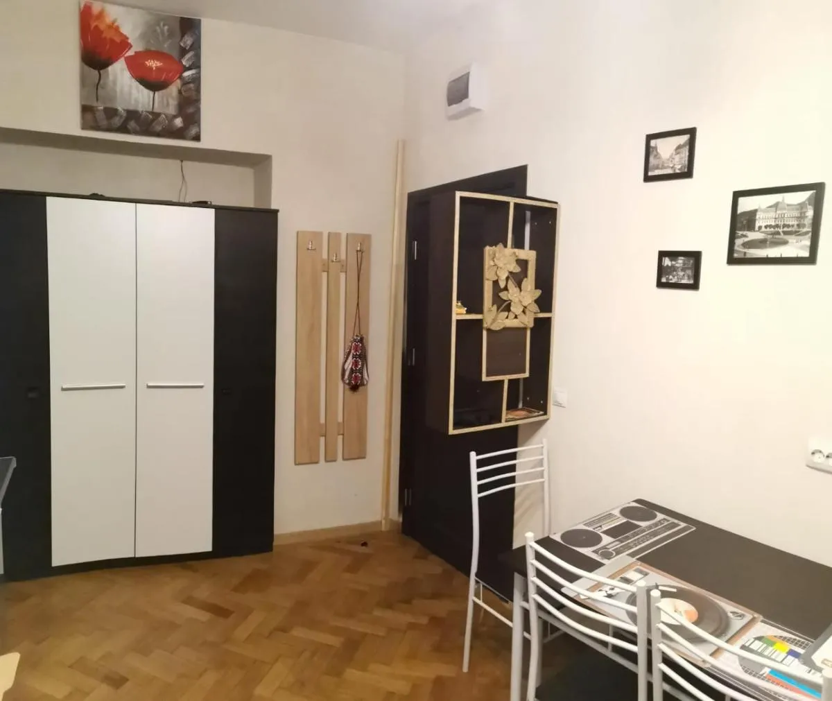 Image 2 of Old Town Cozy Flat