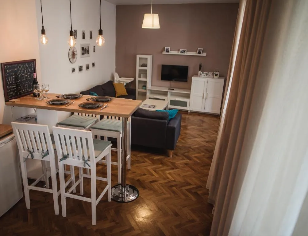 Image 1 of Oldies Apartment