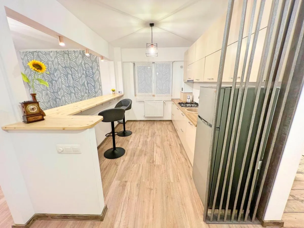 Image 5 of Peak Apartments