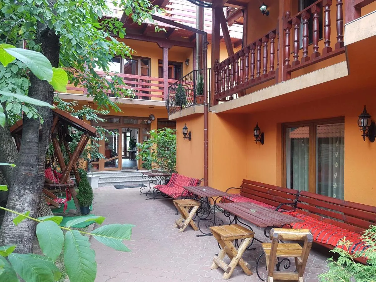 Image 2 of Pensiunea Casa Zarnesteana