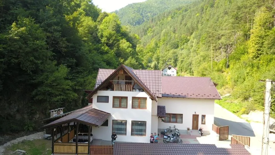Image 2 of Pensiunea La Cernat