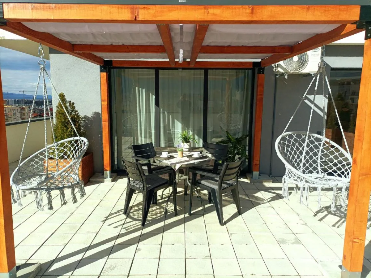 Image 2 of Penthouse City View Infinity