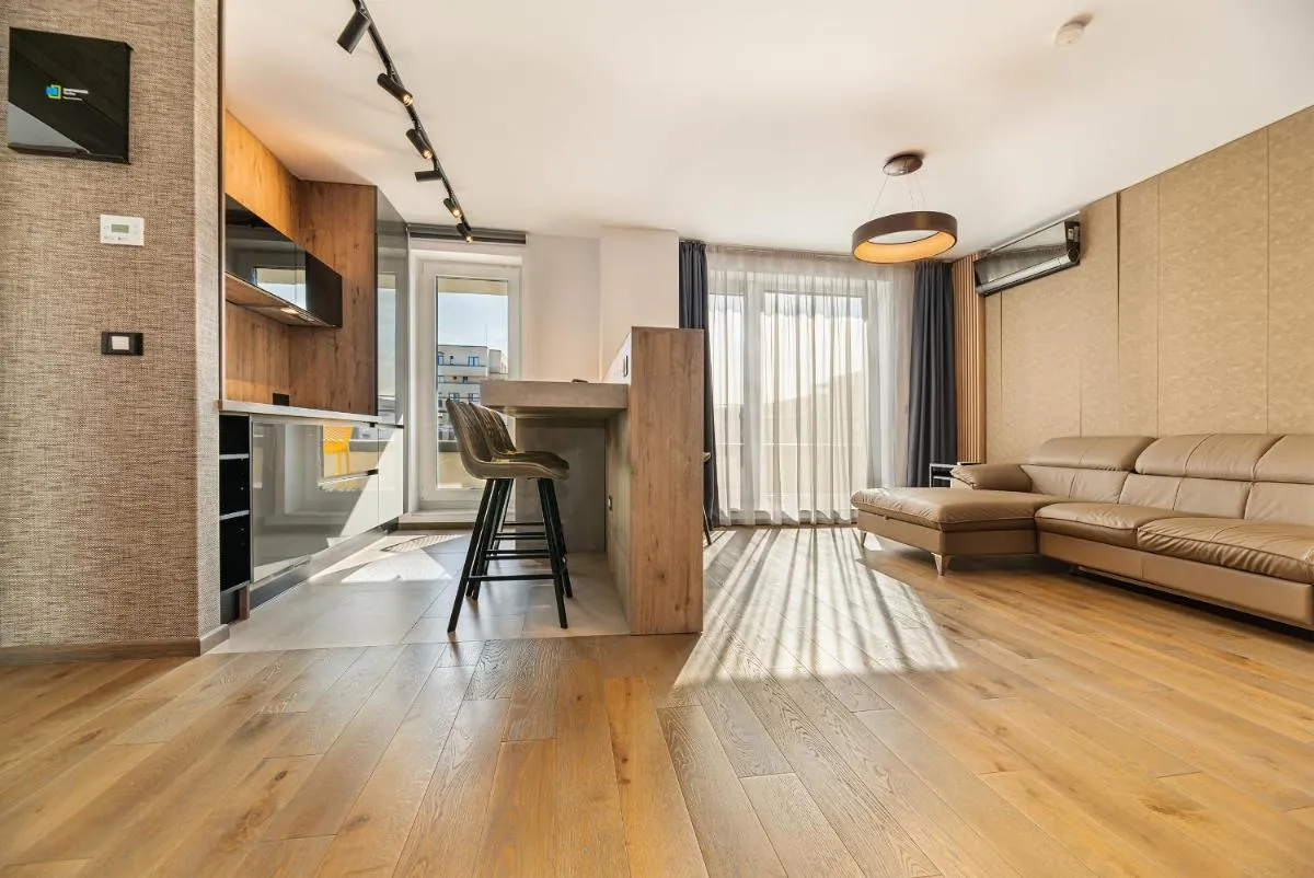Image 4 of Promenada Studios