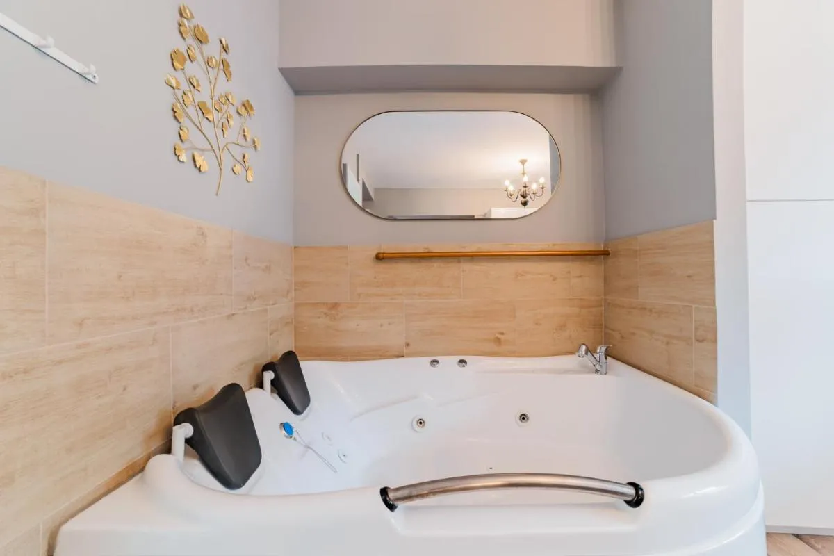 Image 6 of Romantic Jacuzzi Zamora Apartments -Adults Only