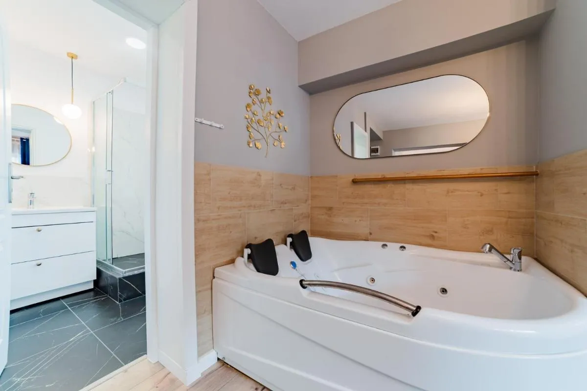 Image 5 of Romantic Jacuzzi Zamora Apartments -Adults Only