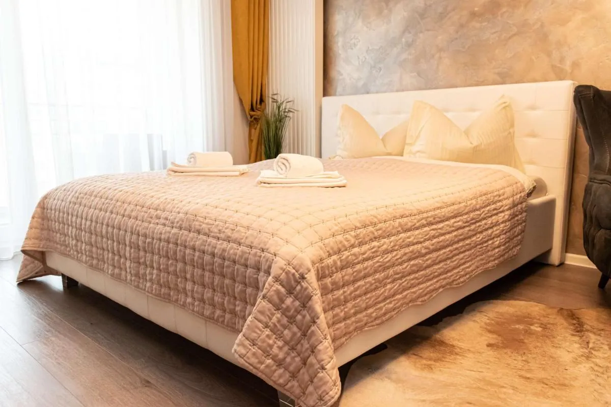 Image 3 of Royal Apartment