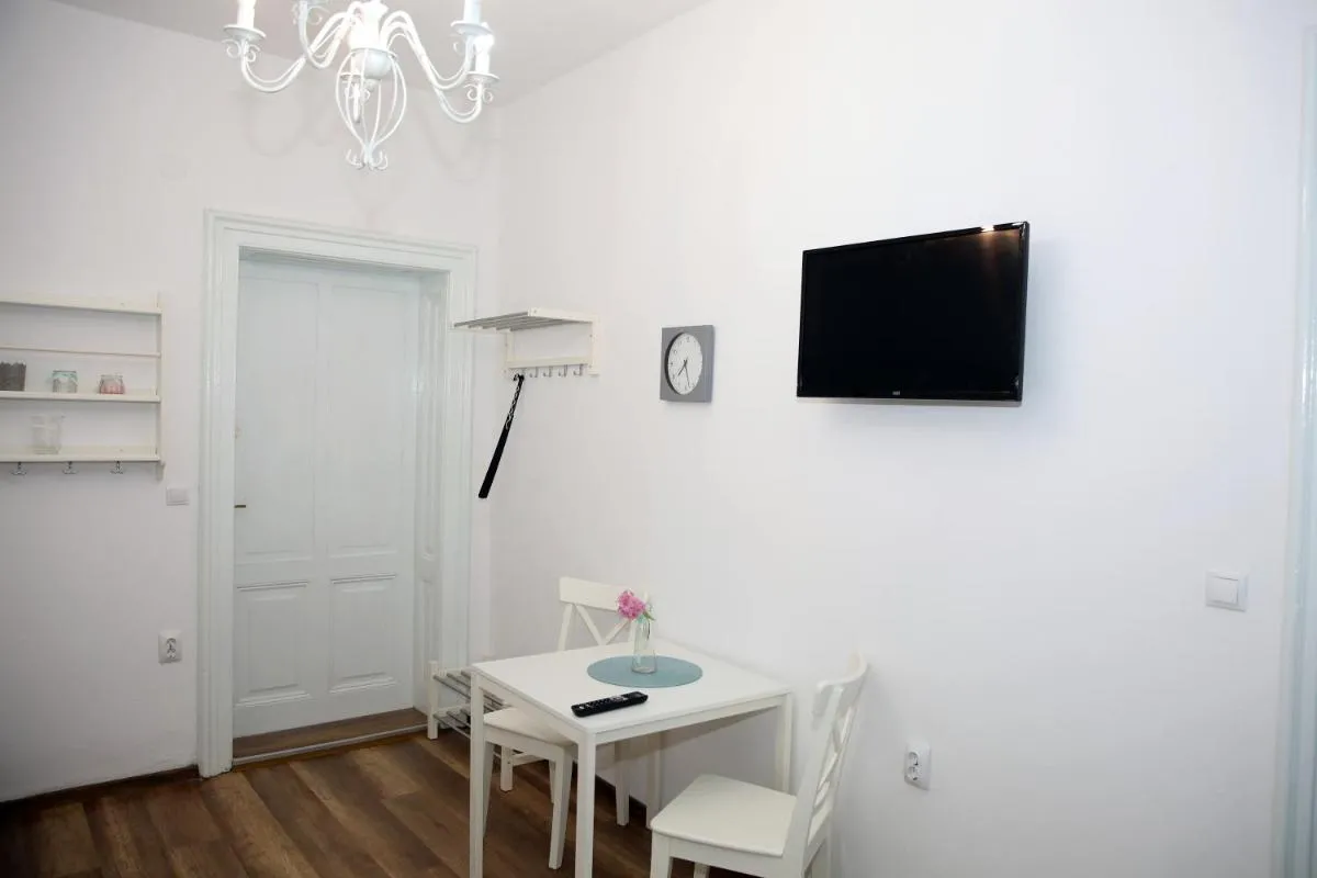 Image 7 of Schick apartment