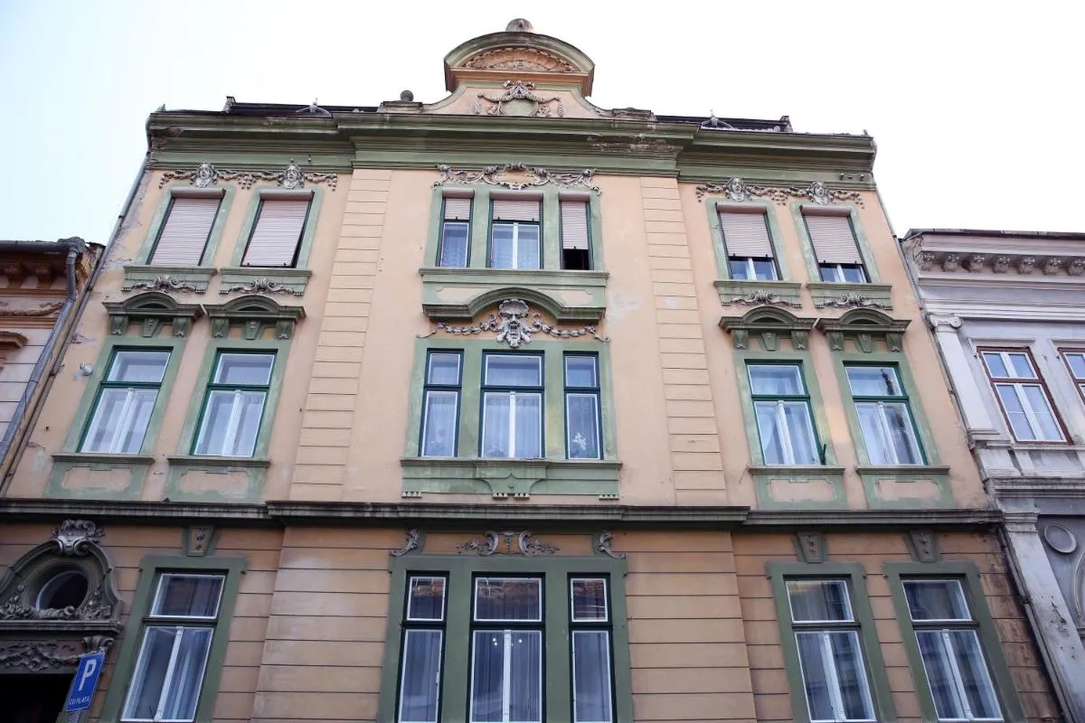Image 3 of Schick apartment