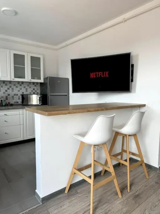 Image 4 of Skylark – Seville Studio cu Terasă & Vedere la Munte