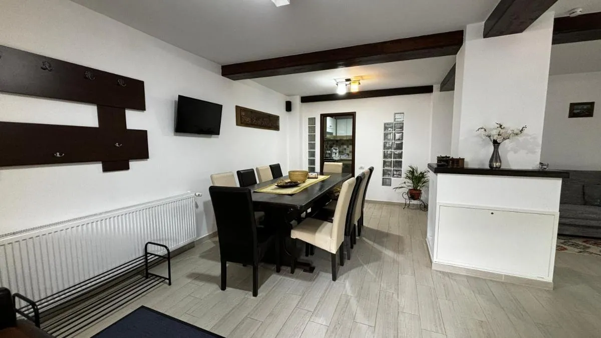 Image 3 of Skyline Villa