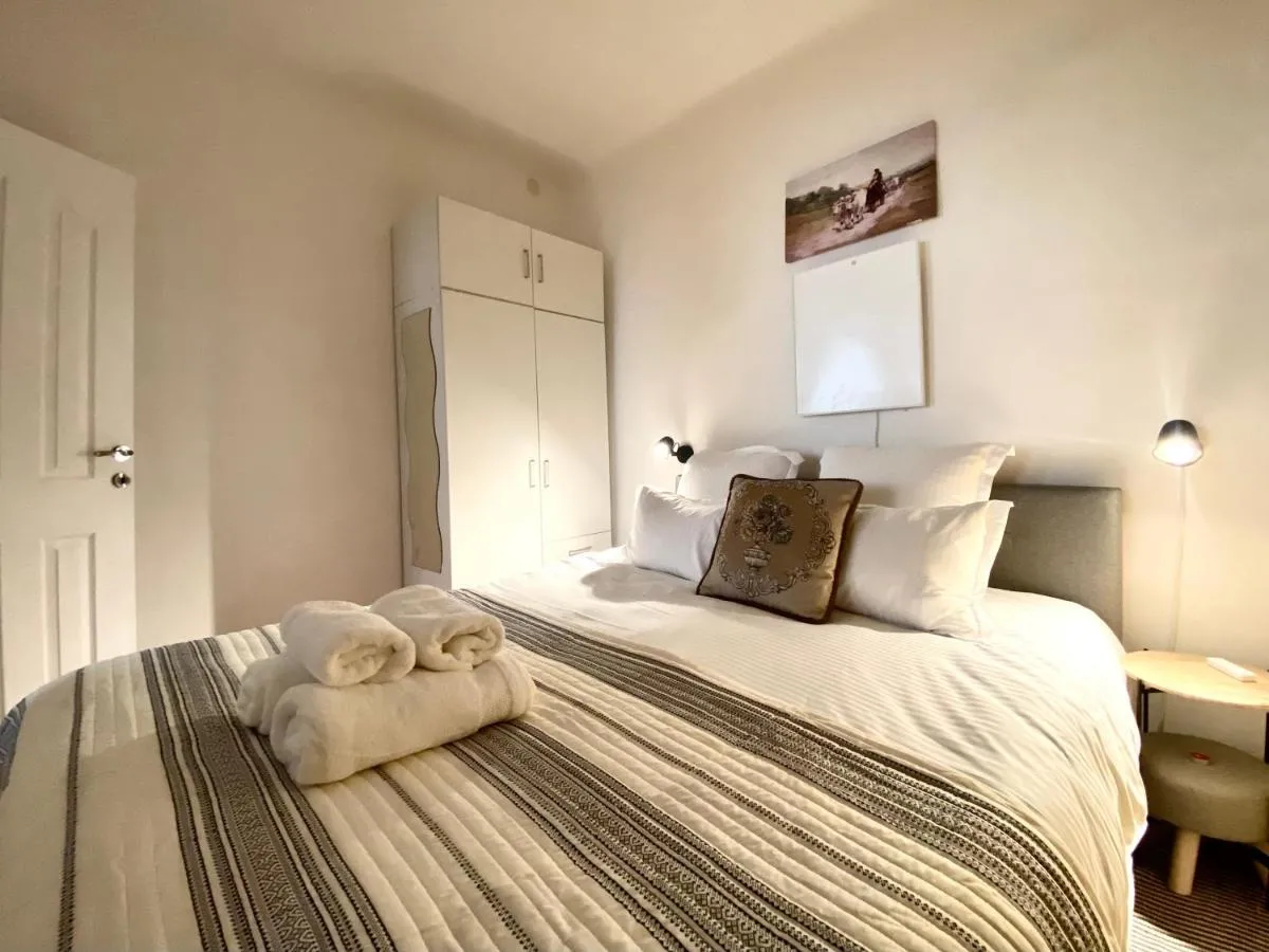 Image 5 of Traditional Meets Modern Apartment