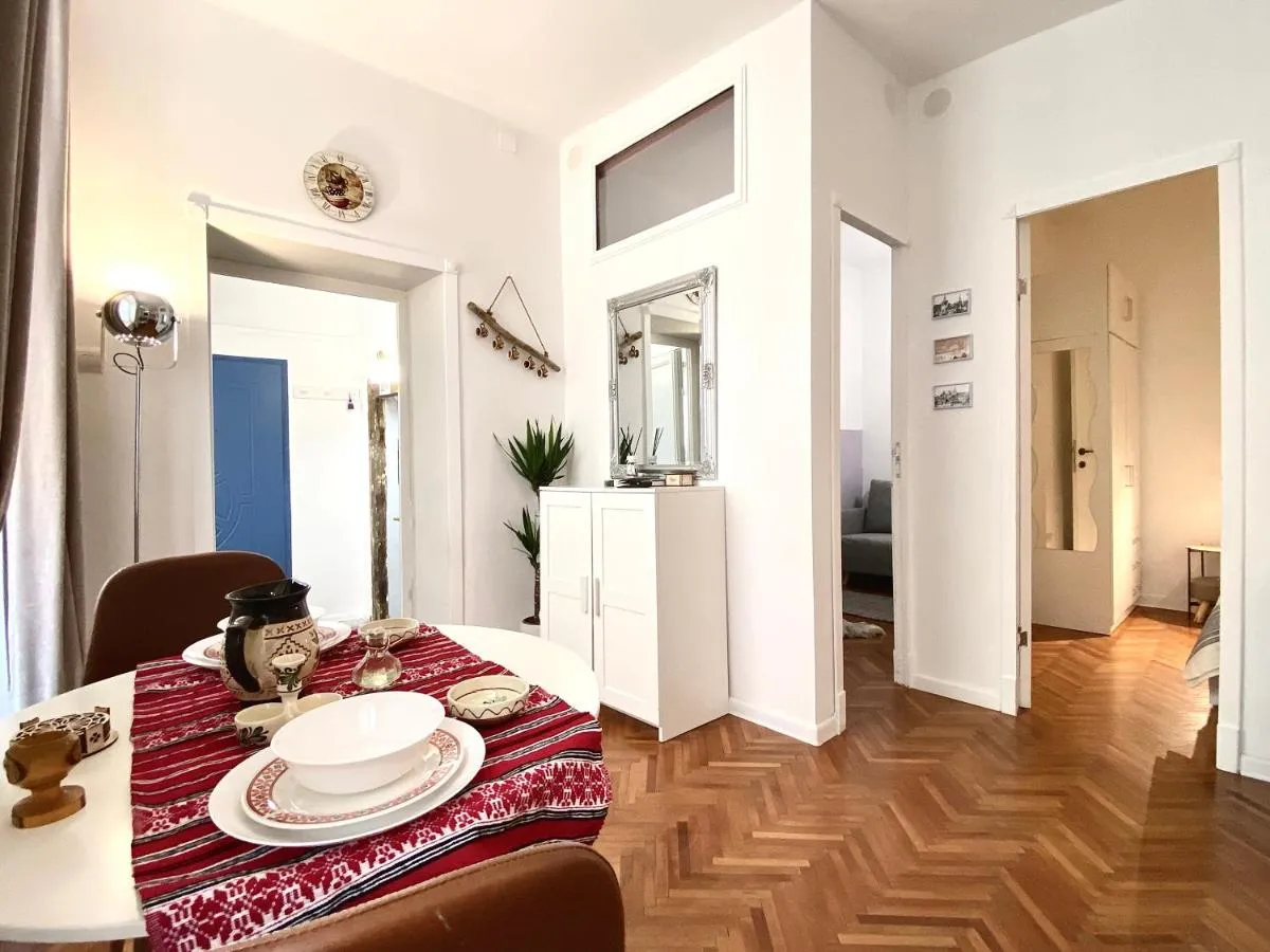 Image 3 of Traditional Meets Modern Apartment