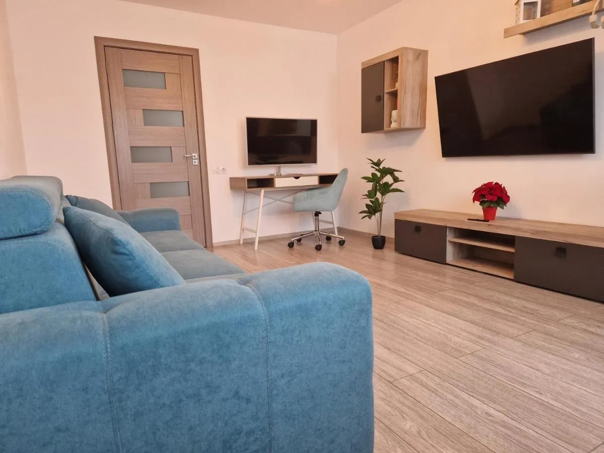 Image 3 of Turquoise apartment