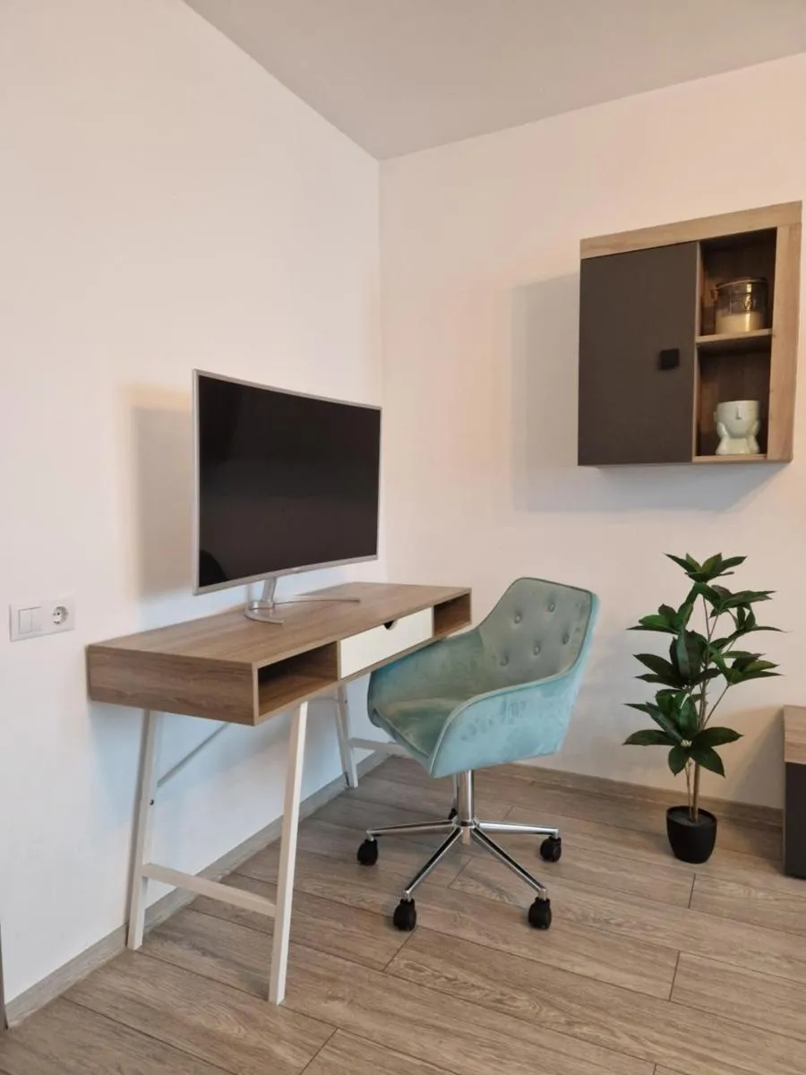 Image 2 of Turquoise apartment