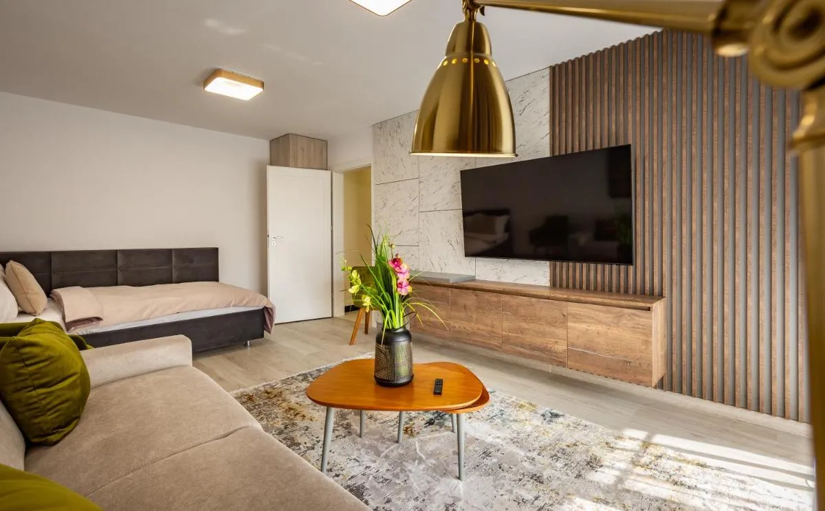 Image 3 of Urban Plaza Alpine Escape Studio with Free Parking, Balcony, Washer & Dryer