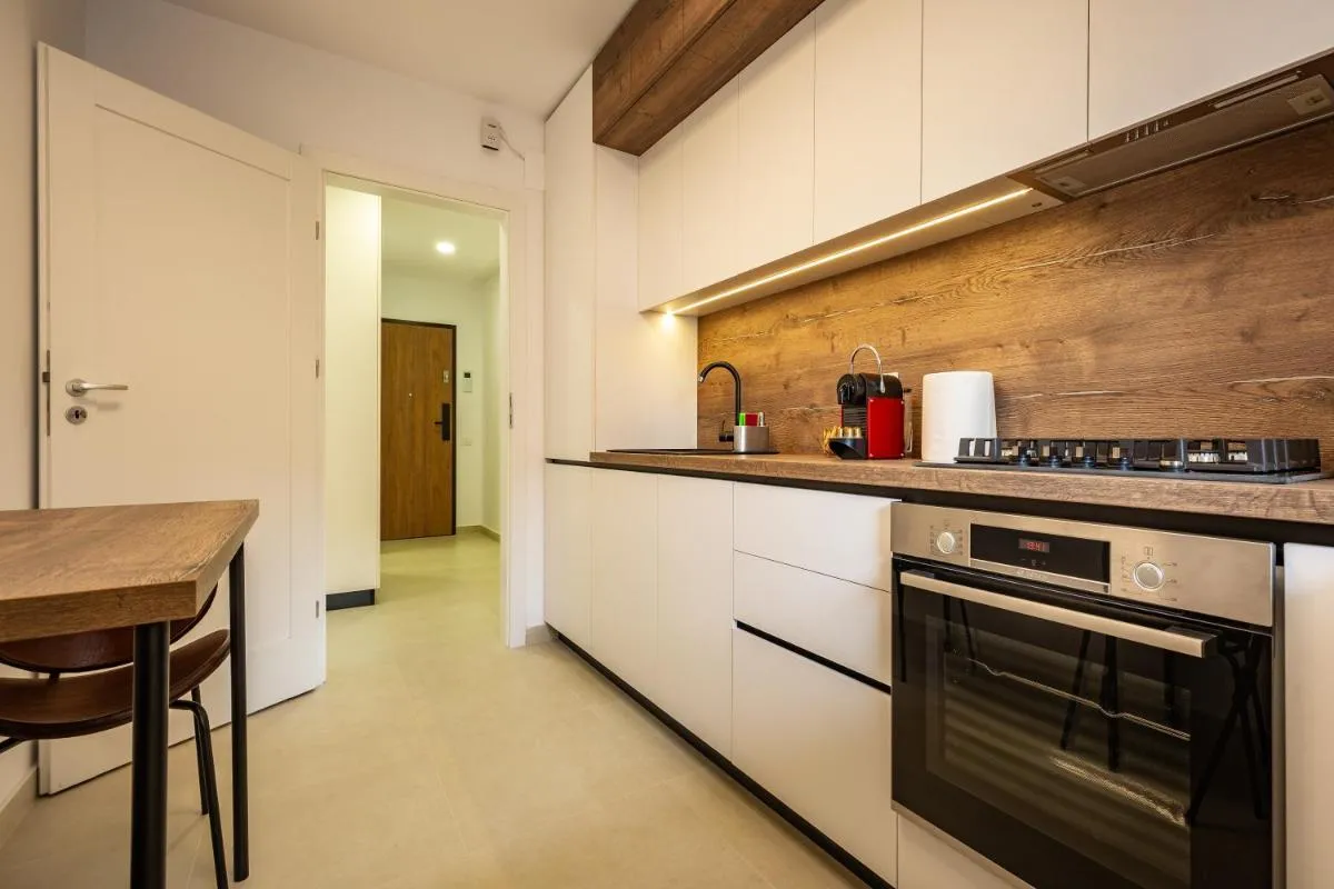 Image 5 of Urban Plaza Alpine Escape Studio with Free Parking, Balcony, Washer & Dryer