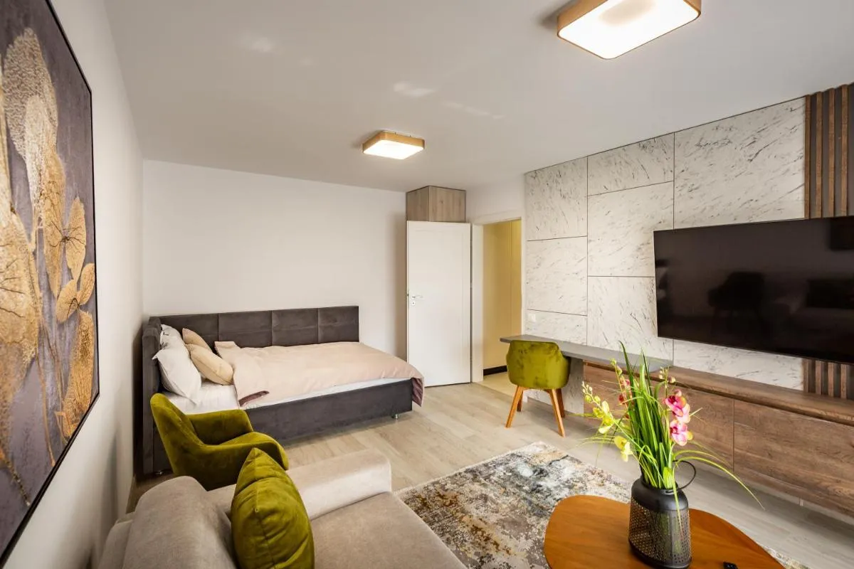 Image 2 of Urban Plaza Alpine Escape Studio with Free Parking, Balcony, Washer & Dryer
