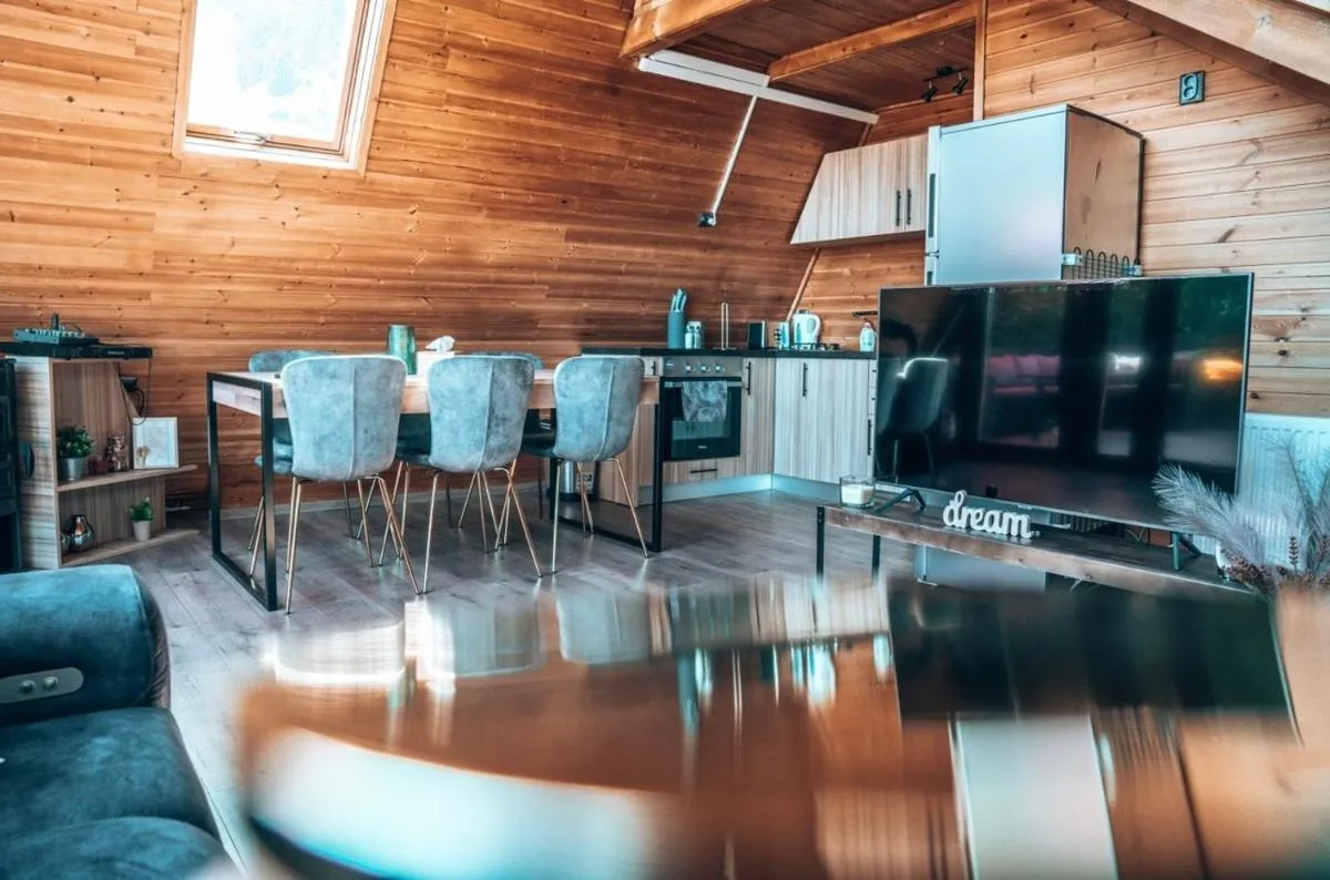 Image 3 of Valdo Cabin