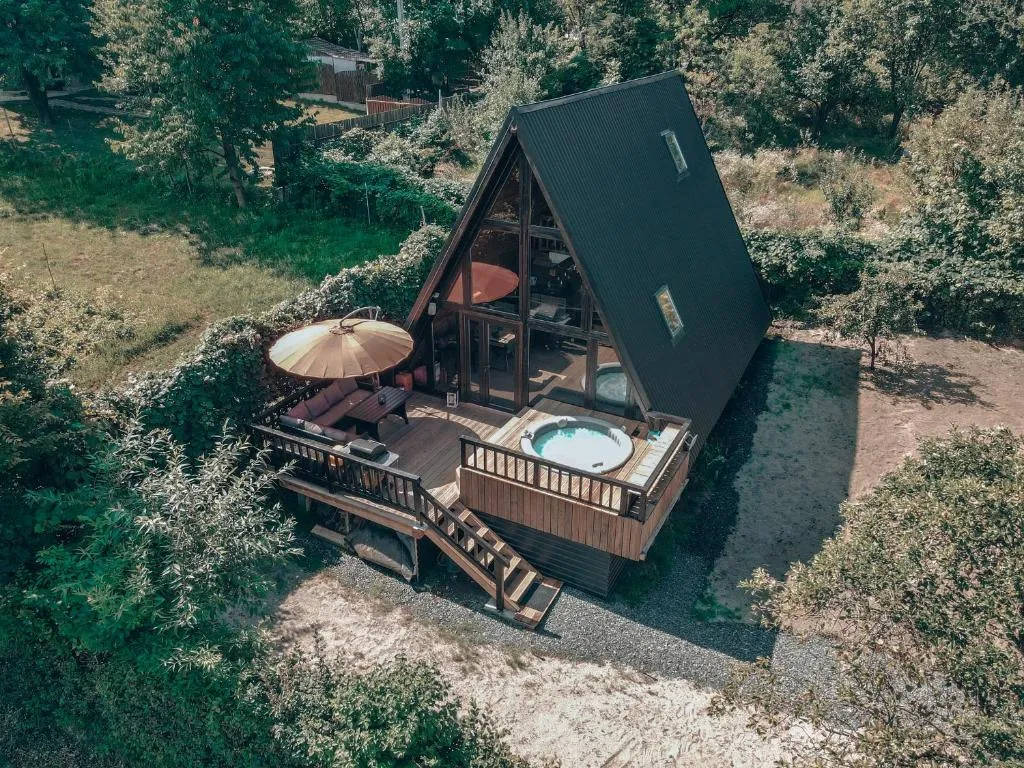 Image 1 of Valdo Cabin