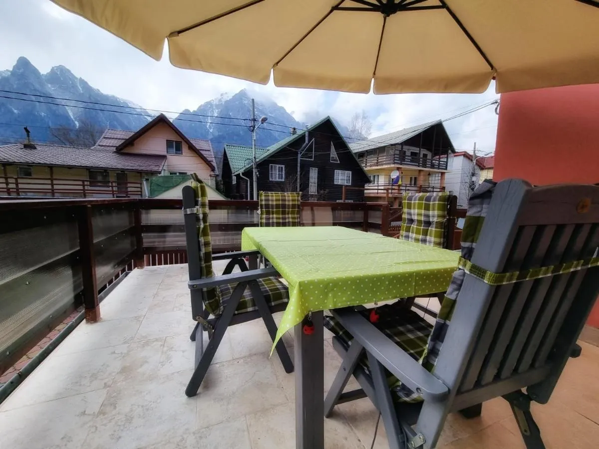 Image 3 of Vila Emily