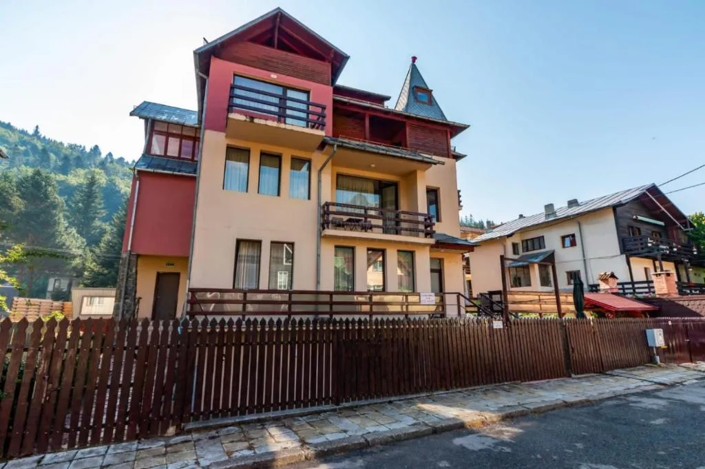Image 1 of Vila Emily
